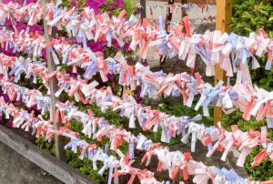 omikuji tied